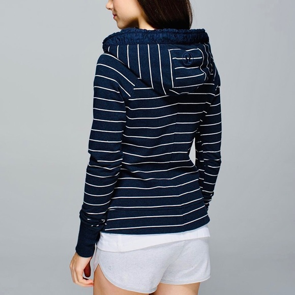 Lululemon In Movement Navy Striped Hoodie Jacket size 2 - Picture 9 of 9